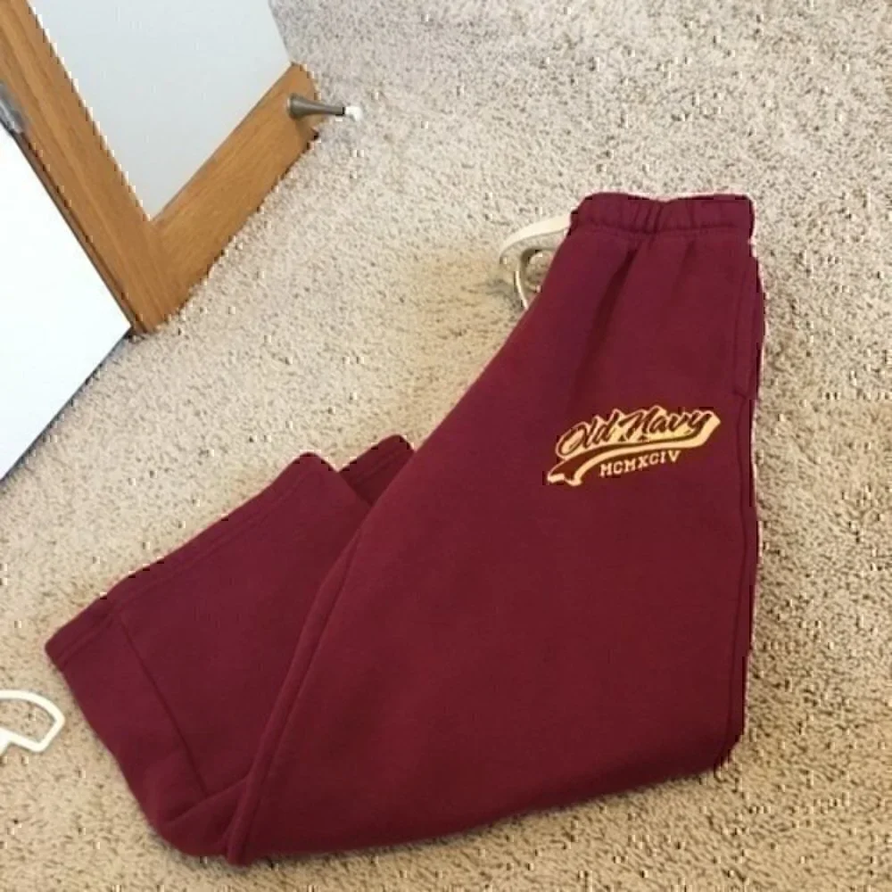 Boys size small 6/7 Old Navy maroon sweat pants